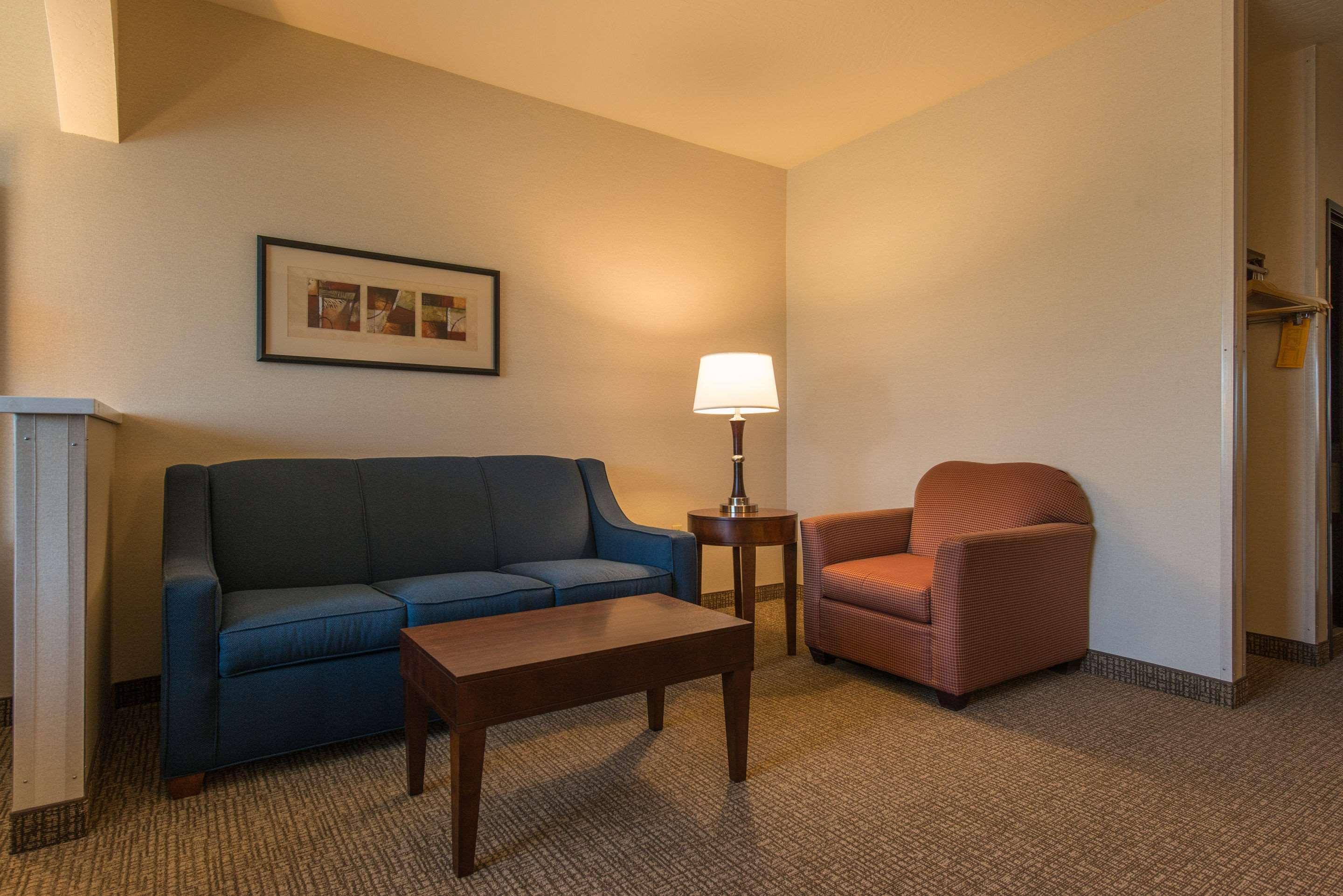 Comfort Suites Springfield Riverbend Medical Exterior photo